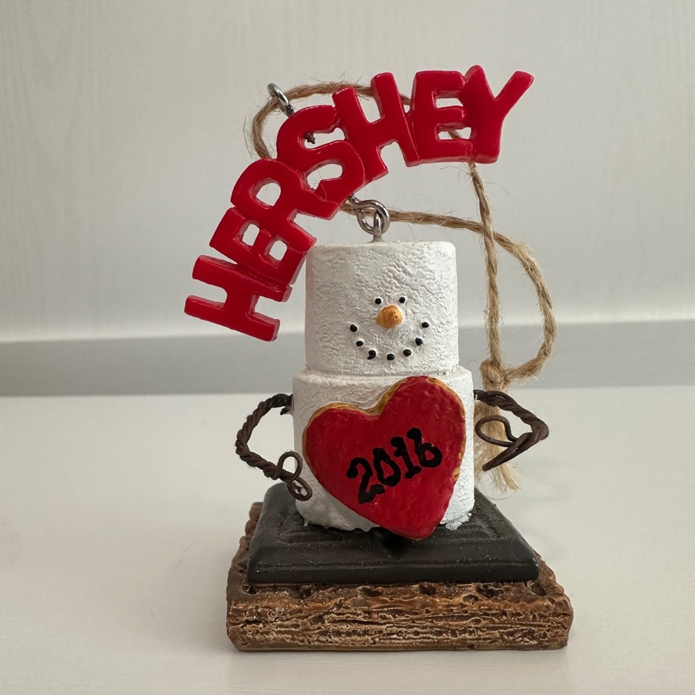 Hershey S’mores Ornament with Red 2016 Heart